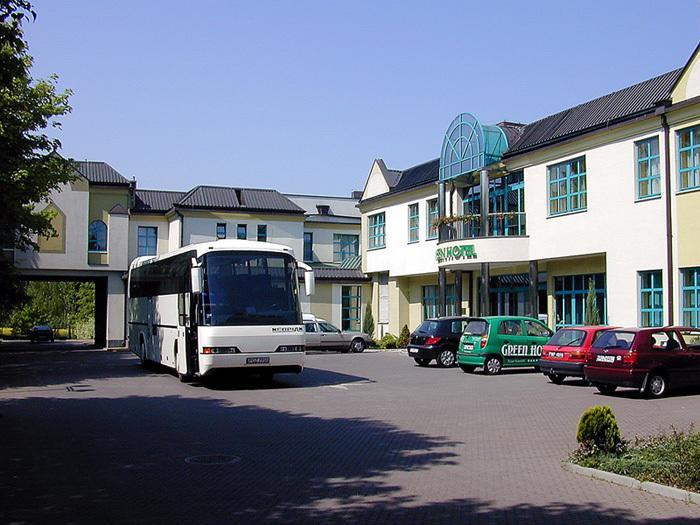 Green Hotel Коморники Экстерьер фото